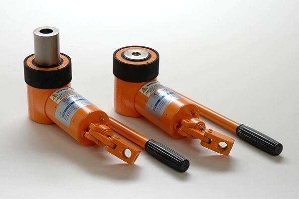 Simson Powertools <br> Dahili Pompalı Delikli Krikolar <br/> <span class=orange> [ 10 - 113 ton ] <span>