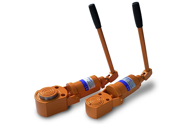  Simson Powertools <br> Dahili Pompalı Yassı Krikolar <br/> <span class=orange> [ 10 - 22 ton ] <span>